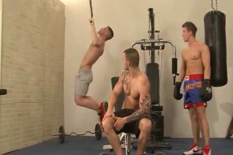 sleazy Threeway At A Gym