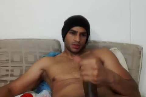 Very-Hotx Hunk Jerks Off HugeCock