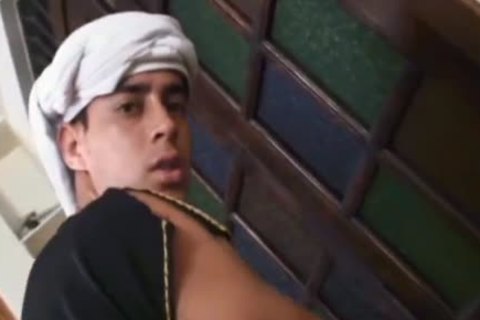 This Arab Sheik Shows Off His Pillowy Cheeks