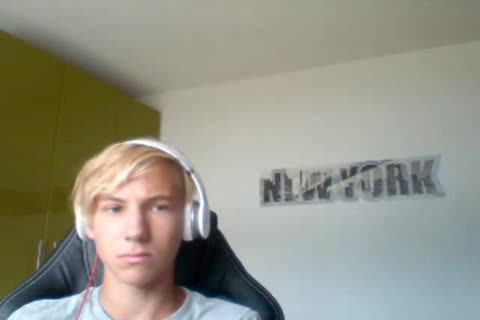 Austrian Very sleazy lad Cums On web camera, horny butt