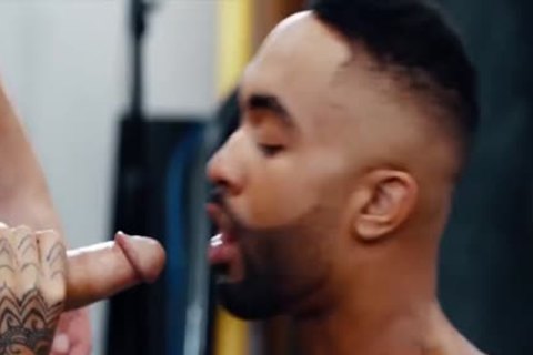 Darksome Gymrat Deepthroats Some Pumped Up Large White 10-Pounder