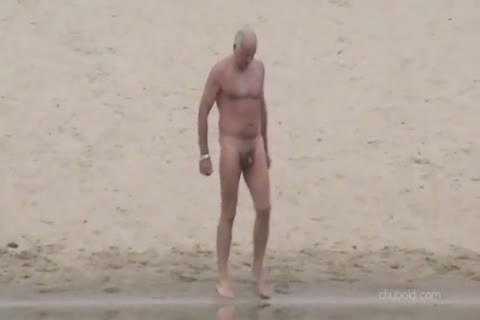 Spy daddy men And Grandpas Swimming stripped