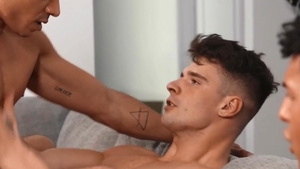 Str8togay.com: Muscle & inked gay voyeur handjob indoors