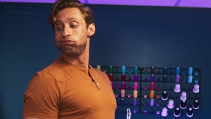 Men: Distracted Girlfriend's Surprise