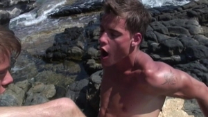 Sun-kissed Semen Swapped In Salty Shores