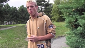 Czech Hunter: Bribing the Reluctant Gay Player